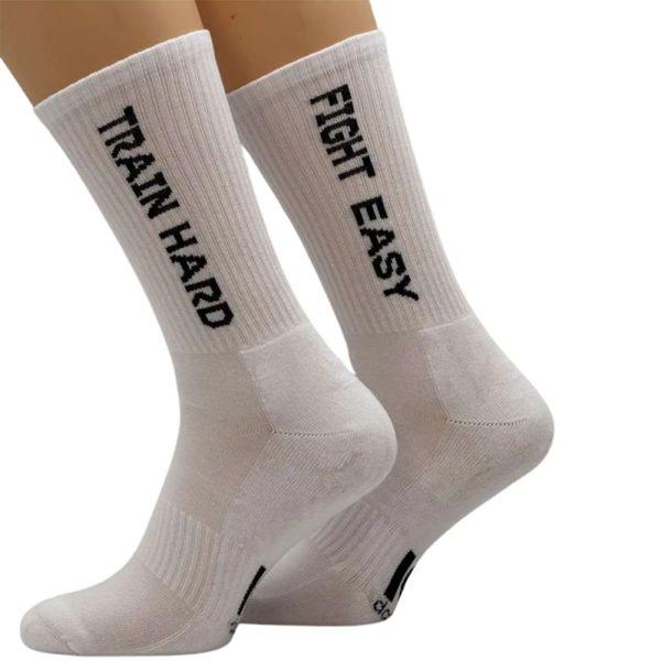 IQ Dogsport nogavice Train Hard v beli barvi s črnim napisom.